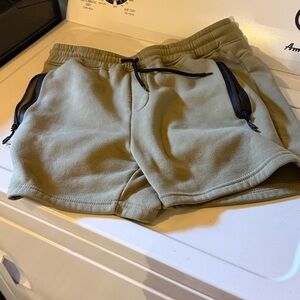 Brooklyn Cloth Men's Sage Green Athleisure Shorts 5" Inseam Size Large